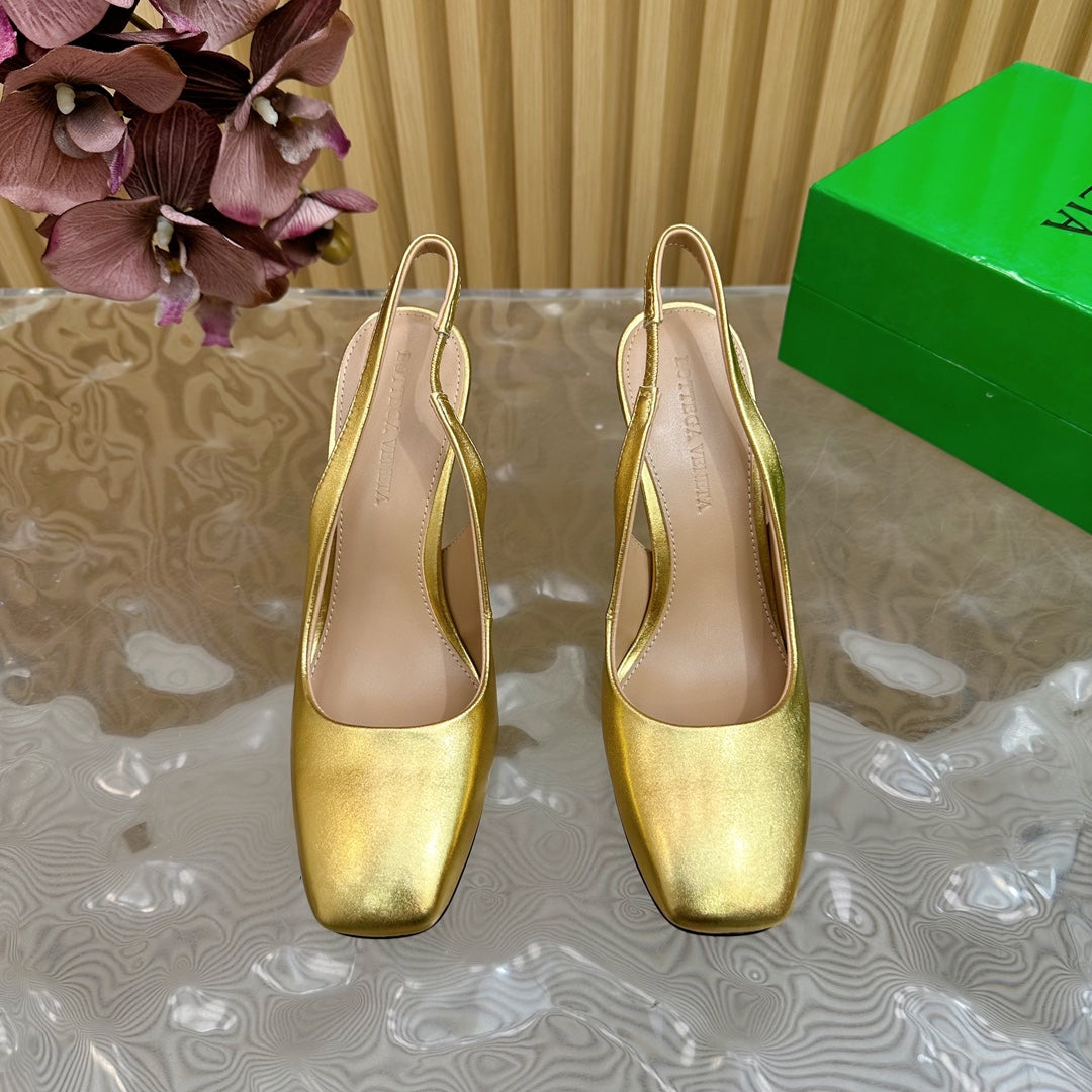 KNOT PUMP 9 CM IN GOLD CALFSKIN WITH GOLD FINISHED METAL HEEL - 35