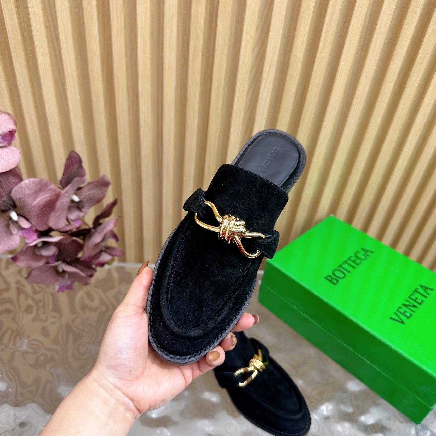 OPEN-BACK LOAFER REALISED IN BLACK SUEDE WITH SIGNATURE METALLIC KNOT DETAIL - 35