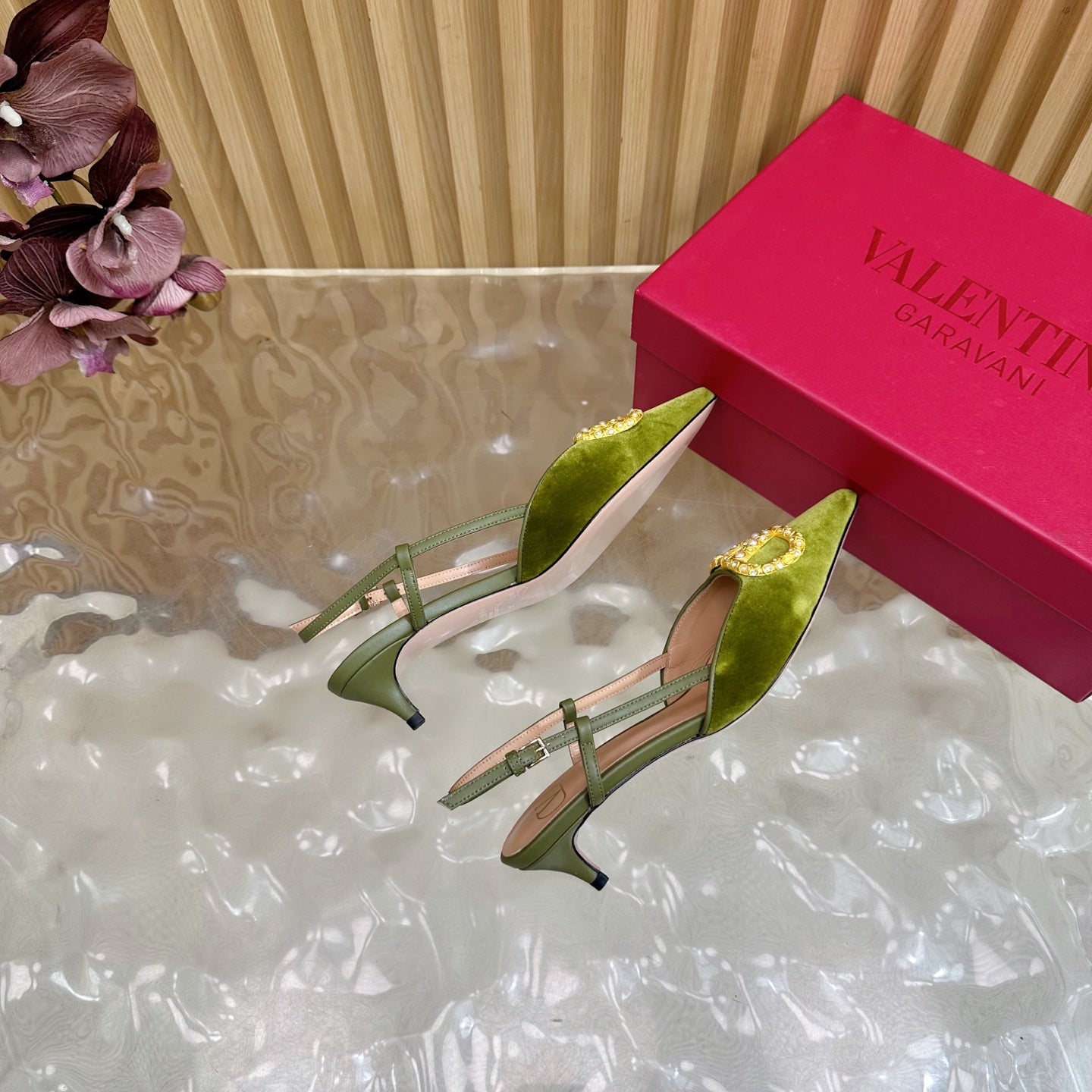 VALENTINO 25S HIGH-HEEL SLINGBACKS IN MOSS GREEN VELVET WITH GOLD HARDWARE - 35 / 4 cm