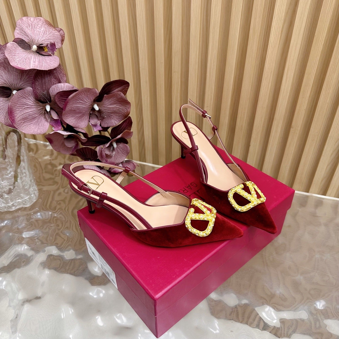 VALENTINO 25S HIGH-HEEL SLINGBACKS IN DARK RED VELVET WITH GOLD HARDWARE - 35 / 4 cm