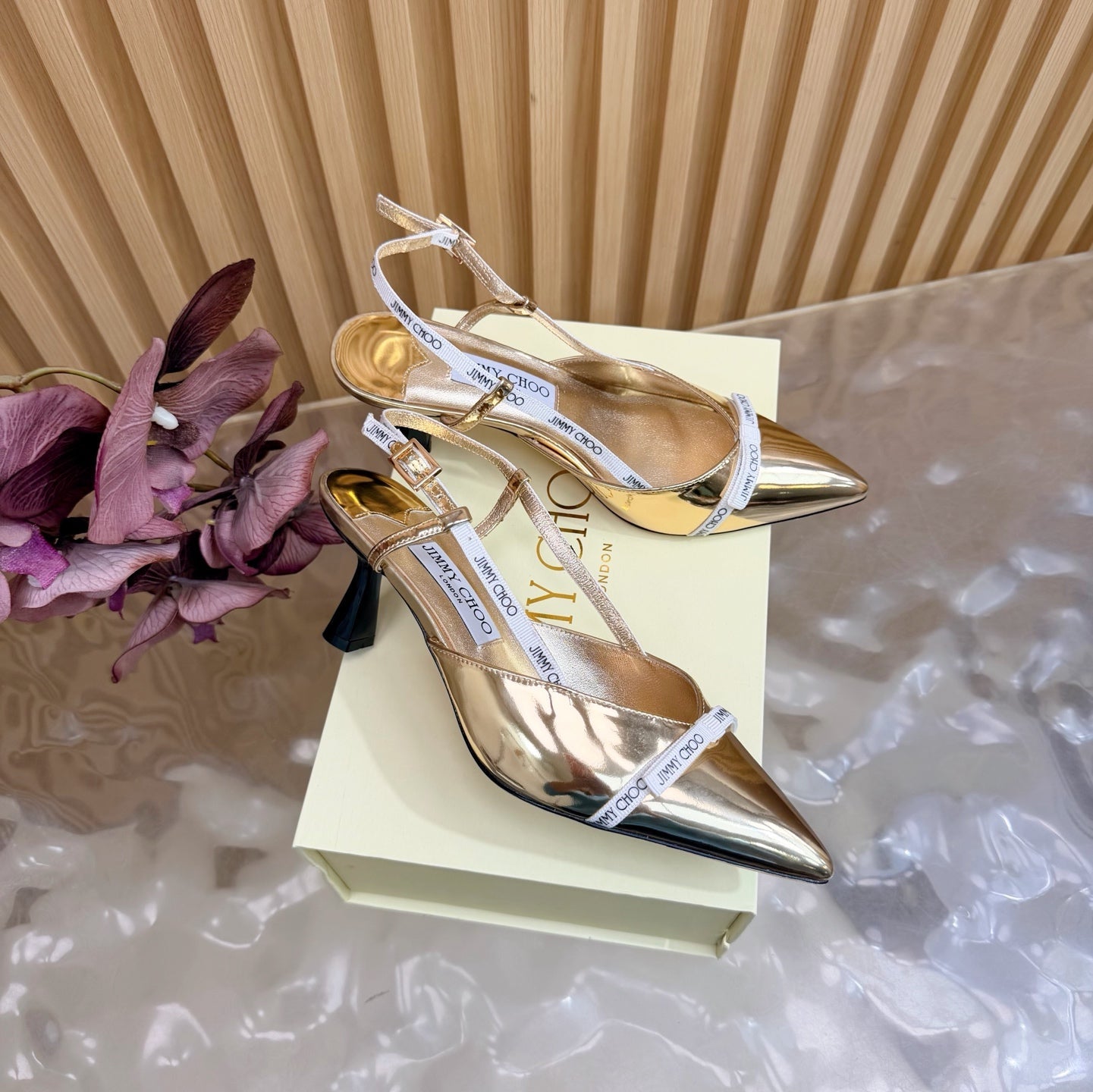 БОСОНІЖКИ JIMMY CHOO 26S СЛІНГБЕК 65 ММ ІЗ ЗОЛОТИСТОЇ ЛАКОВАНОЇ ТЕЛЯЧОЇ ШКІРИ