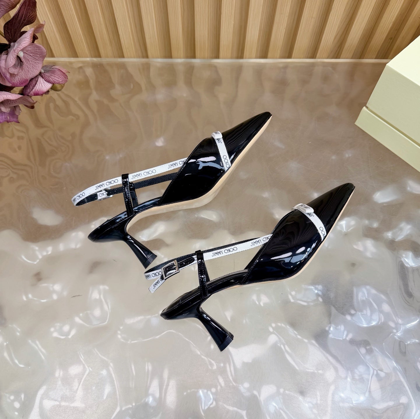 БОСОНІЖКИ JIMMY CHOO 26S НА ПІДБОРАХ 65 ММ З ЧОРНОЇ ЛАКОВАНОЇ ТЕЛЯЧОЇ ШКІРИ