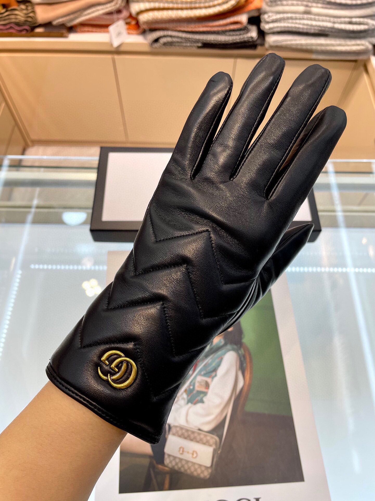 MARMONT GLOVES IN BLACK LAMBSKIN 463844 - M