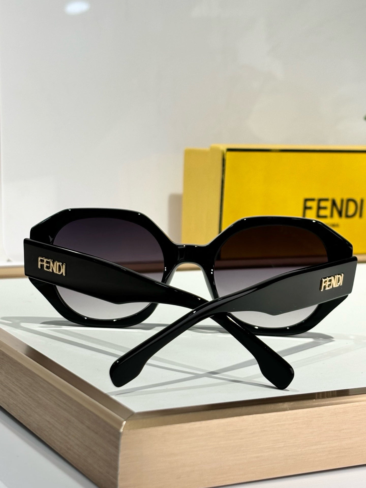 FEN EVOLUTION CHUNKY GEOMETRIC FRAME SUNGLASSES FE40118 IN ACETATE - Brown FF pattern/ brown