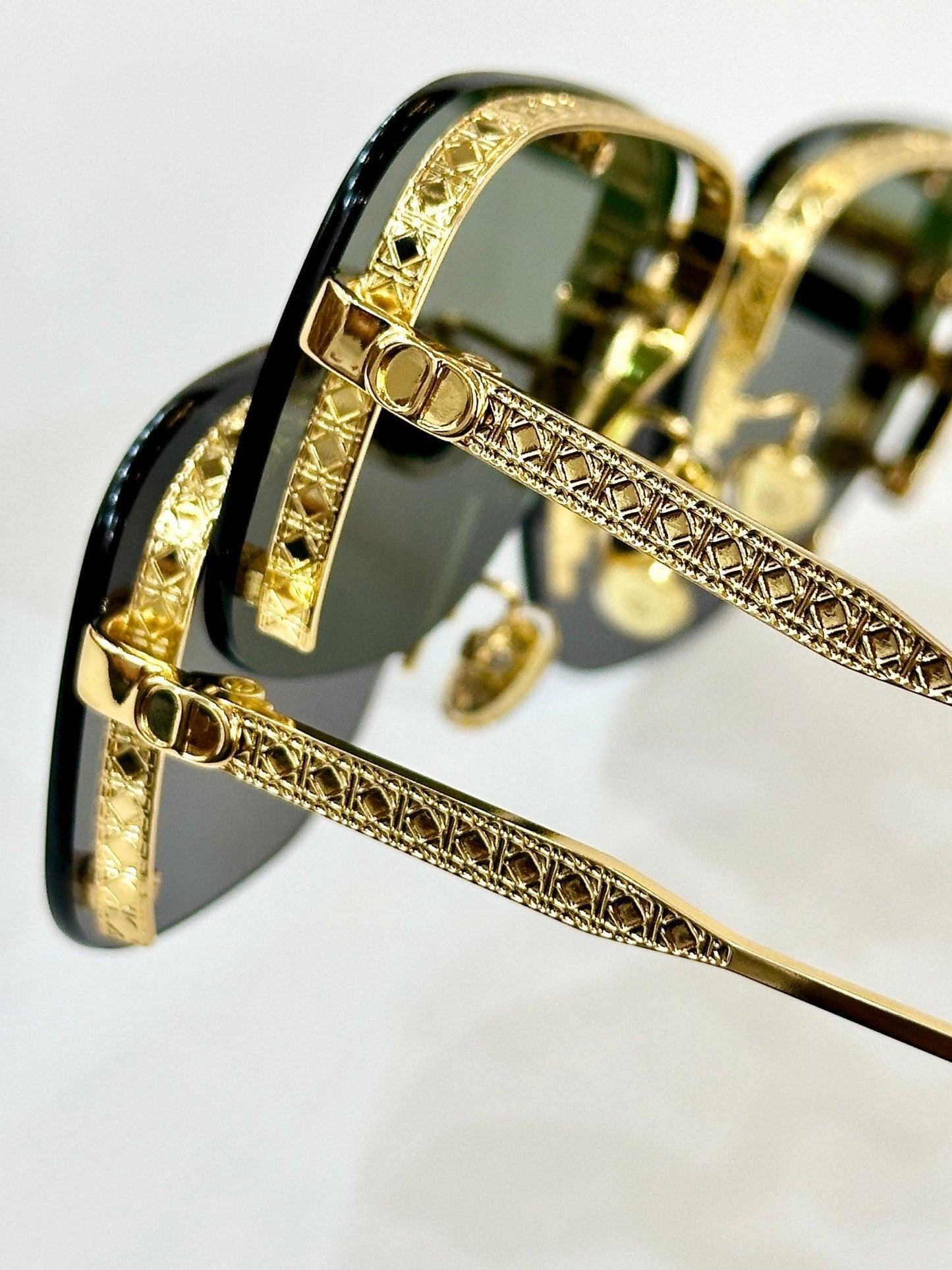 MONTAIGNE SUNGLASS NEODIOR A4U IN METAL - Gold/Dark Grey
