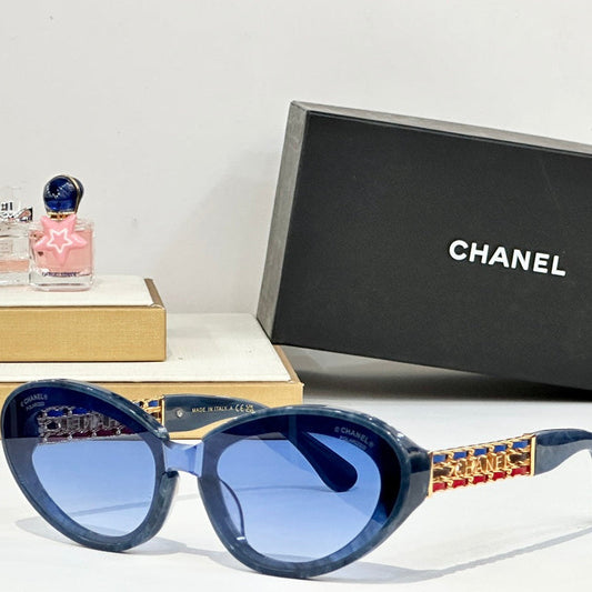 CAT EYE SUNGLASSES CH5537Q IN ACETATE CHAIN METAL - Black/Grey Smoke