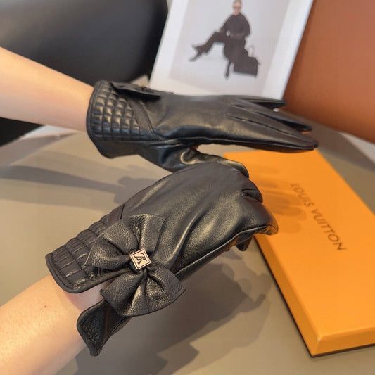 LV GLOVES IN BLACK LAMBSKIN 465812 - M