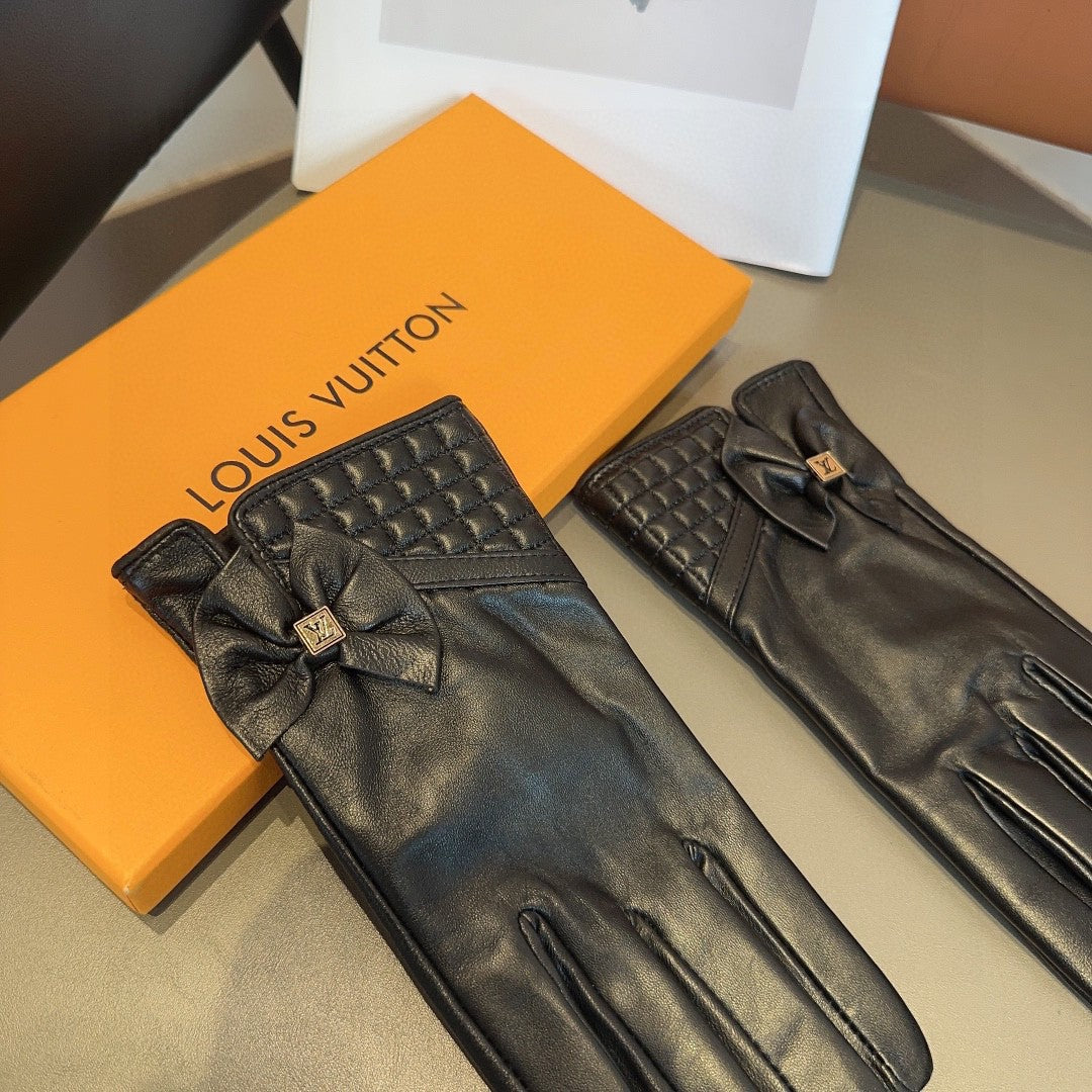 LV GLOVES IN BLACK LAMBSKIN 465812 - M