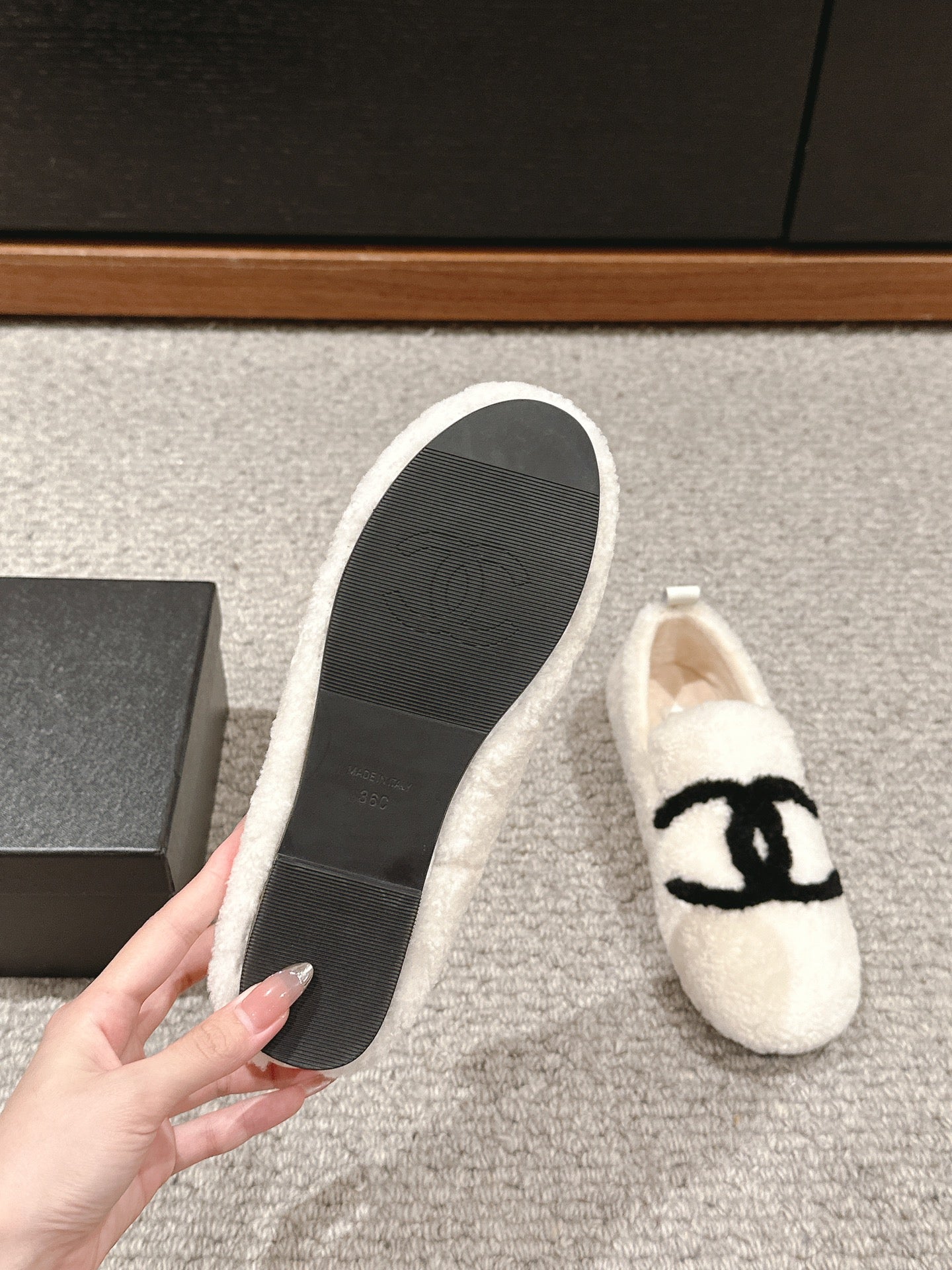 CC LOAFERS IN WHITE FLEECE WITH BLACK LOGO - 34