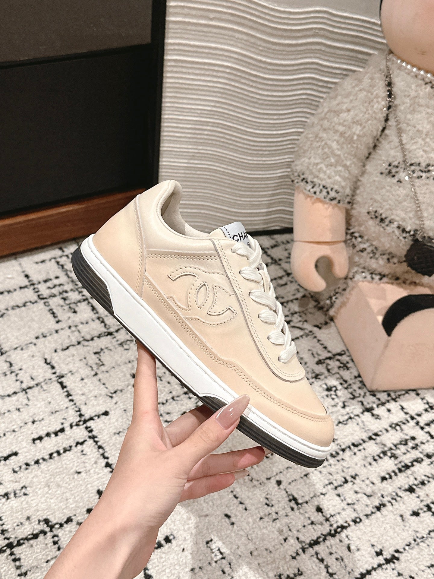 SNEAKER IN BISQUE BEIGE HAND-POLISHED CALFSKIN 977827 - 35
