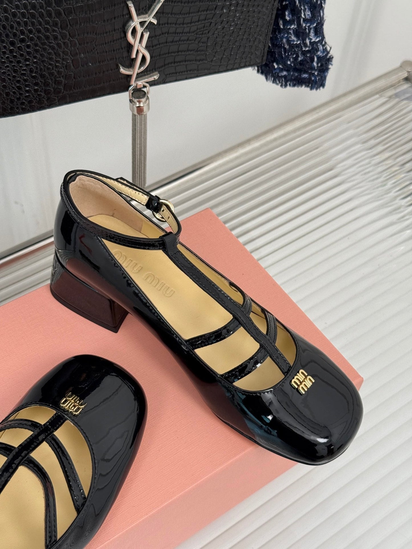 BALLET PUMPS WITH STRAP IN BLACK GLOSSY LAMBSKIN - 35