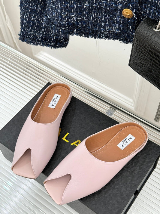 ALAIA FLAT MULE IN LIGHT PINK LAMBSKIN - 35