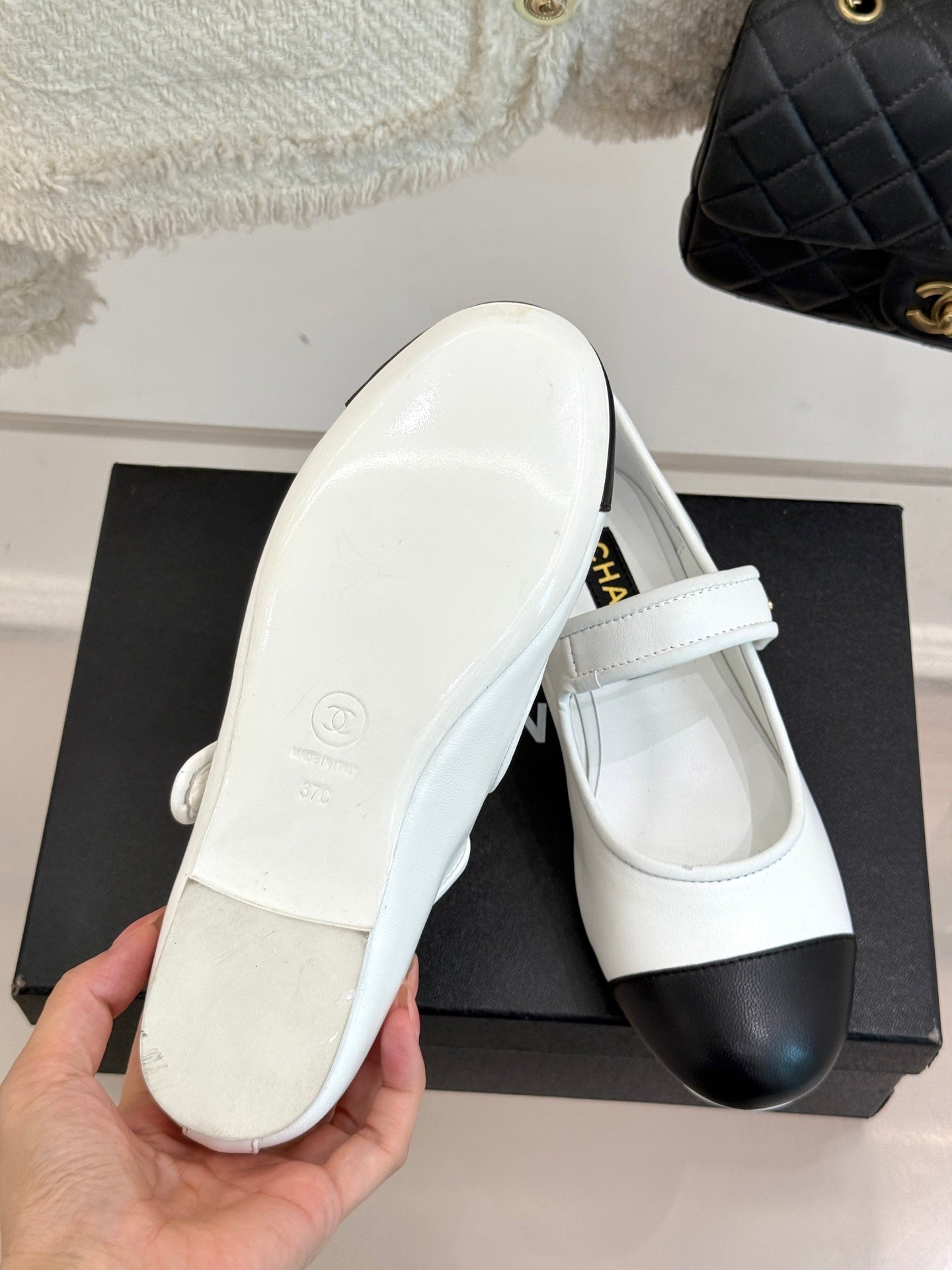 FLAT SHOES IN BLACK AND WHITE LAMBSKIN GOLD HARDWARE - 35