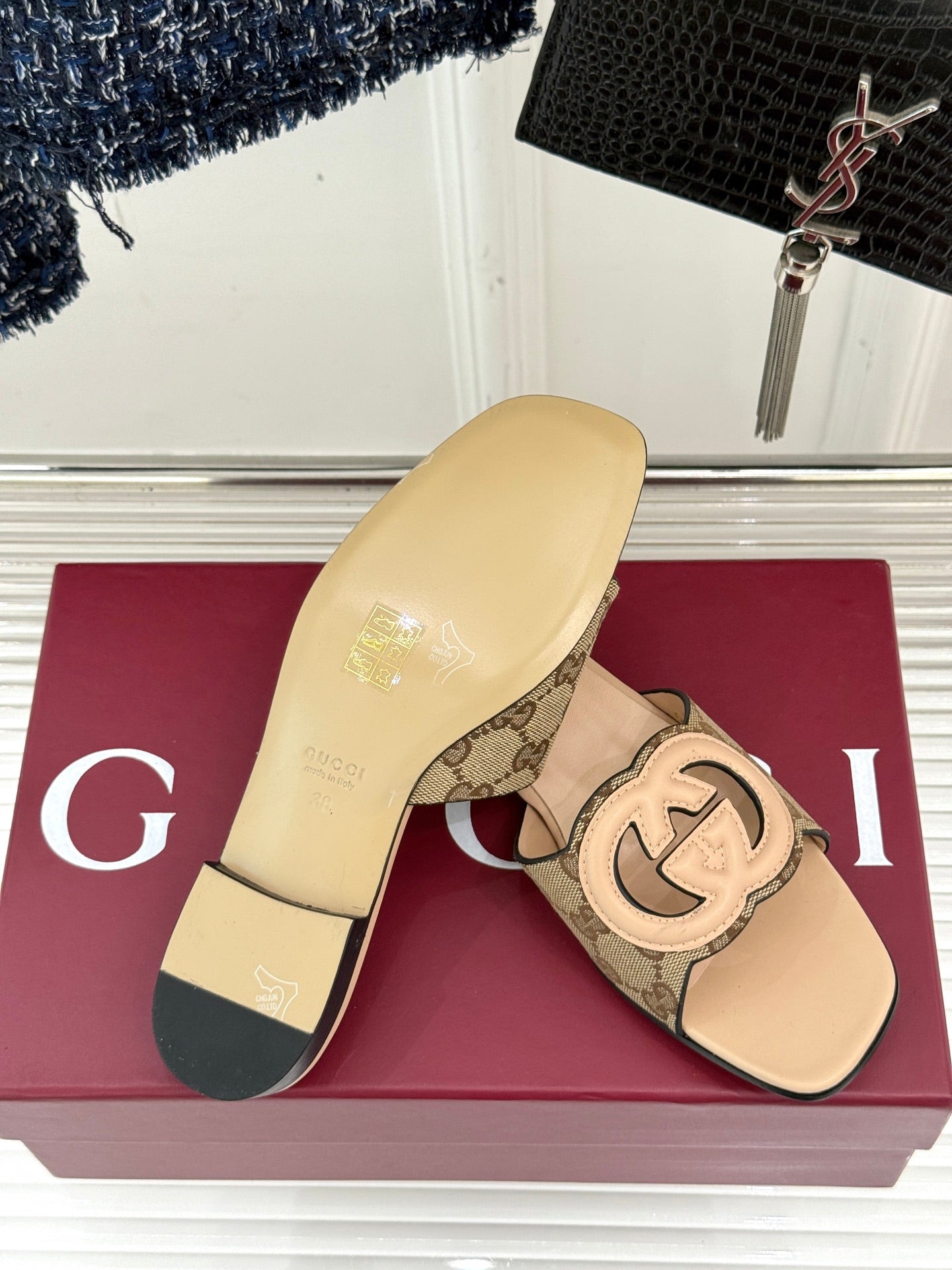 SLIDE SANDALS IN BEIGE CALFSKIN - 35