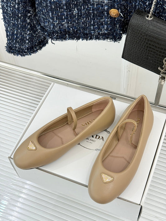 PRADA 25S М'ЯКІ БАЛЕТКИ ЗІ СТЬОБАНОЇ ШКІРИ НАППА БЕЖЕВОГО КОЛЬОРУ - 35