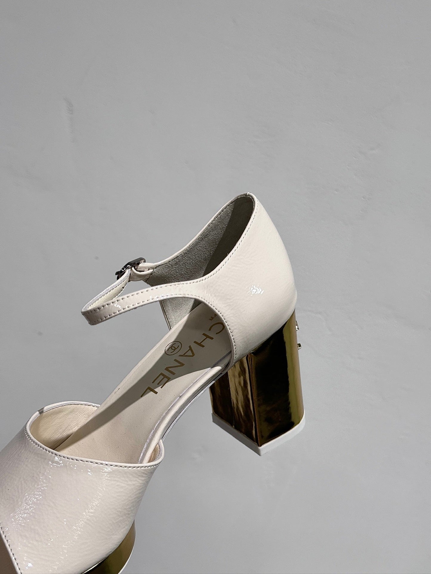 BLOCK HEEL SANDALS WHITE SHEEPSKIN - 35