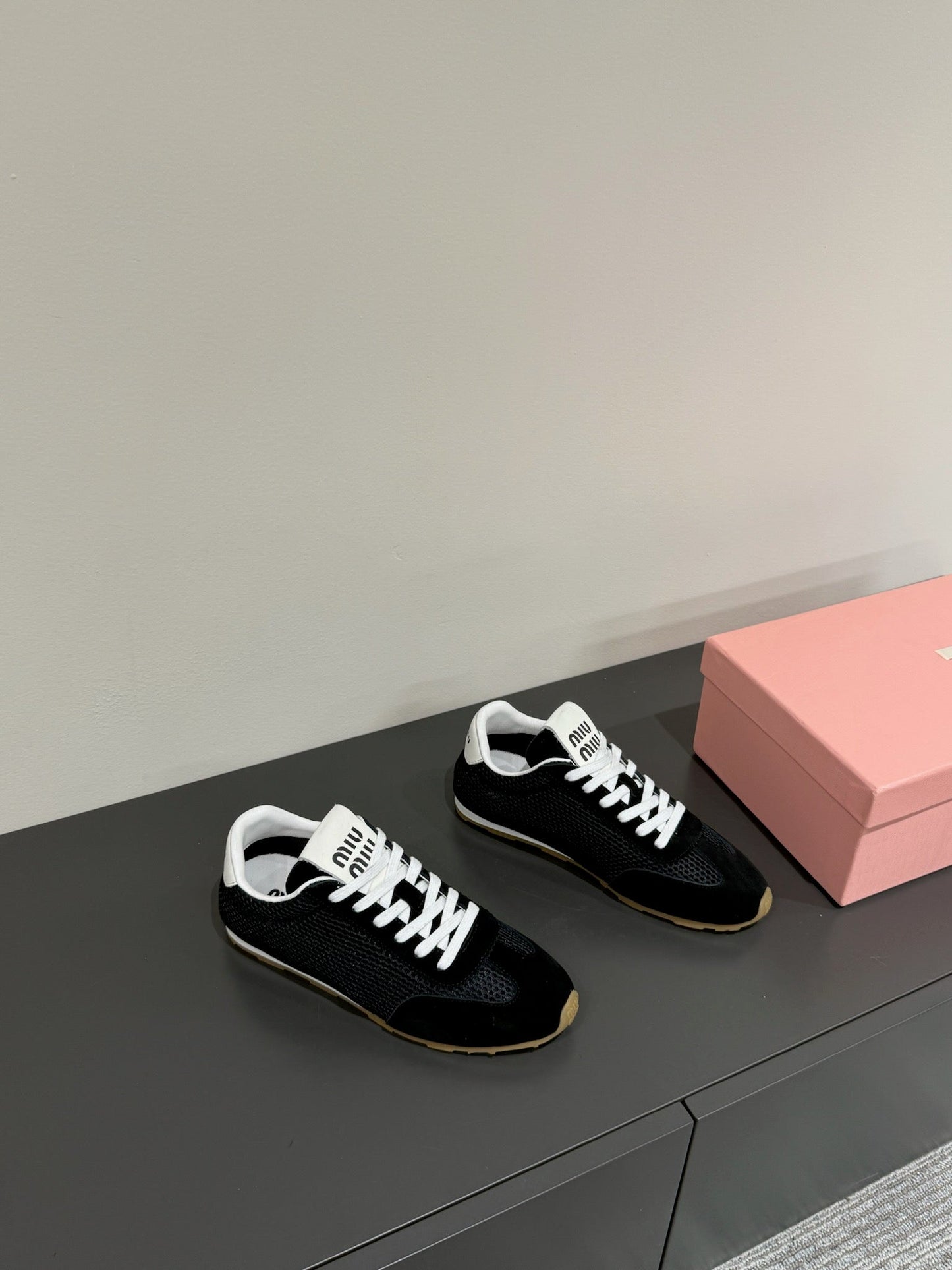 RETRO SNEAKERS IN BLACK MESH AND SUEDE - 35
