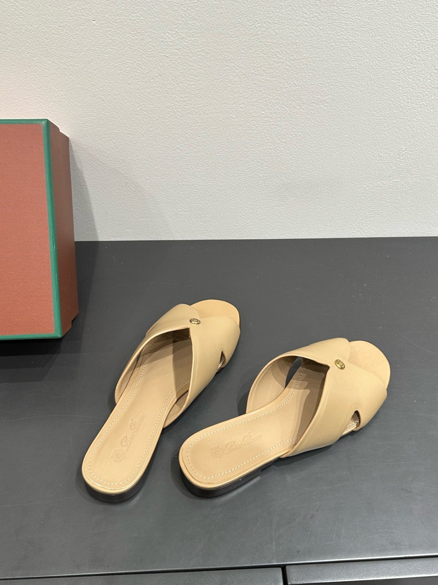 LP SANDALS 25S IN WARM BEIGE LAMBSKIN - 35
