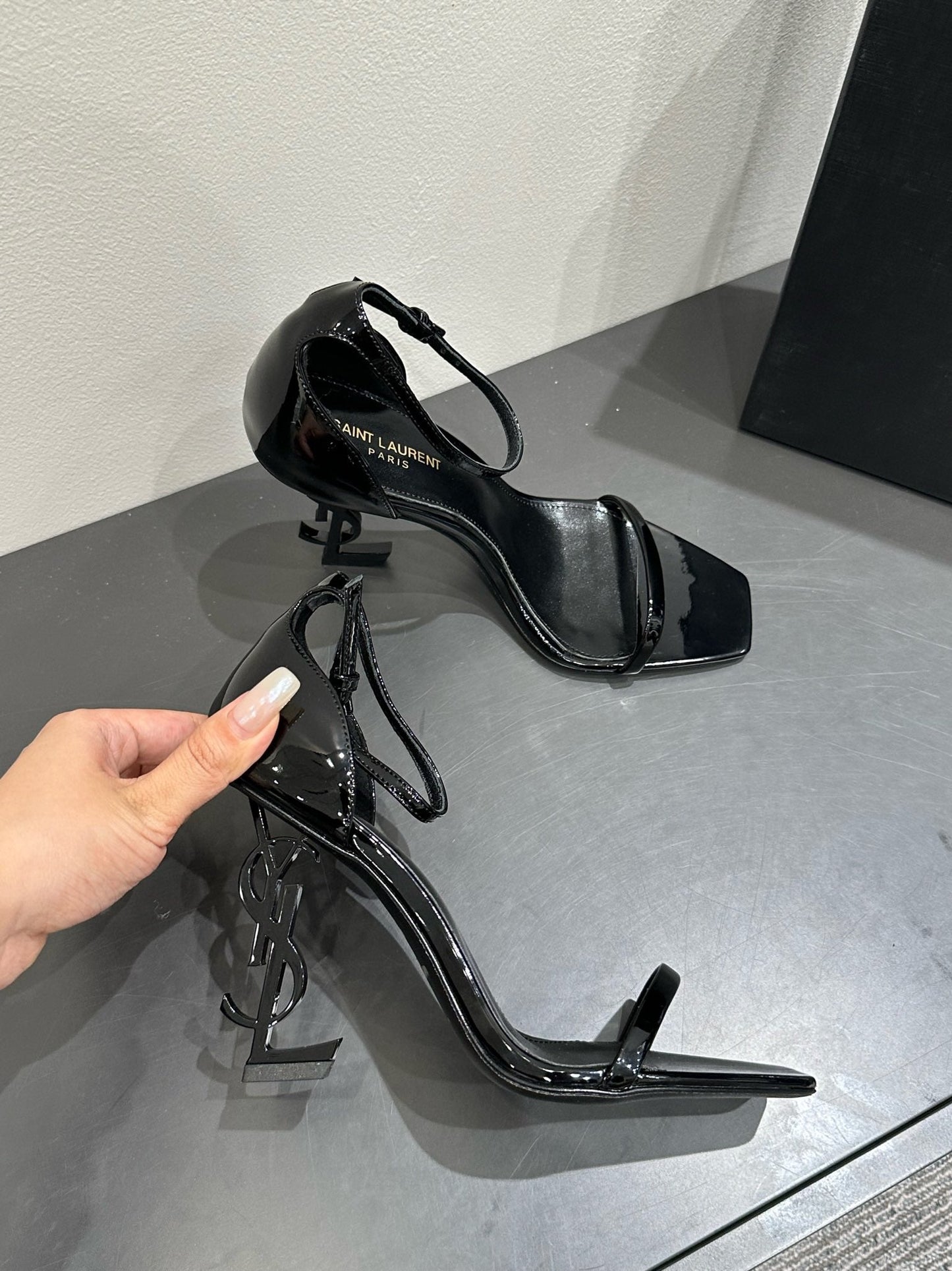 YSL HEELED SANDALS 25S 105 MM IN BLACK GLOSSY LAMBSKIN - 34