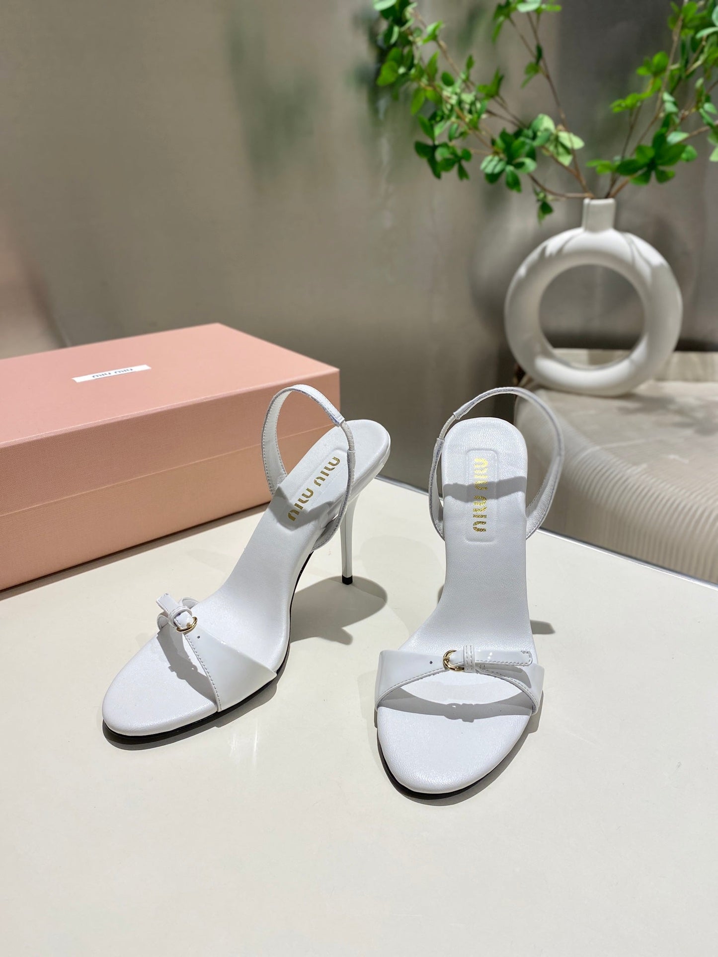 TWO STRAP HIGH HEELED SANDALS IN WHITE GLOSSY SHEEPSKIN - 34