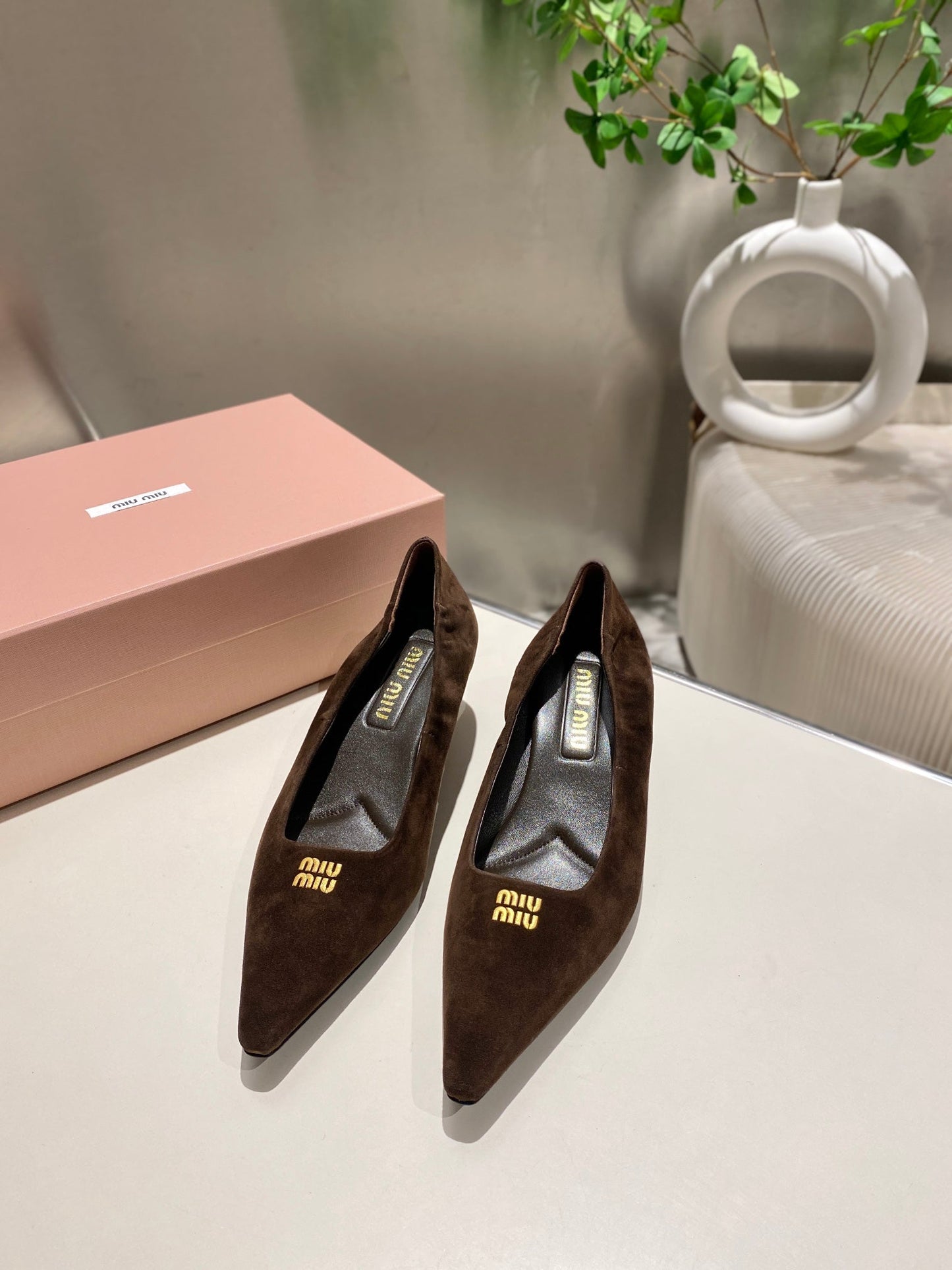 POINTED-TOE MID HEEL PUMPS IN CHOCOLATE SUEDE - 34