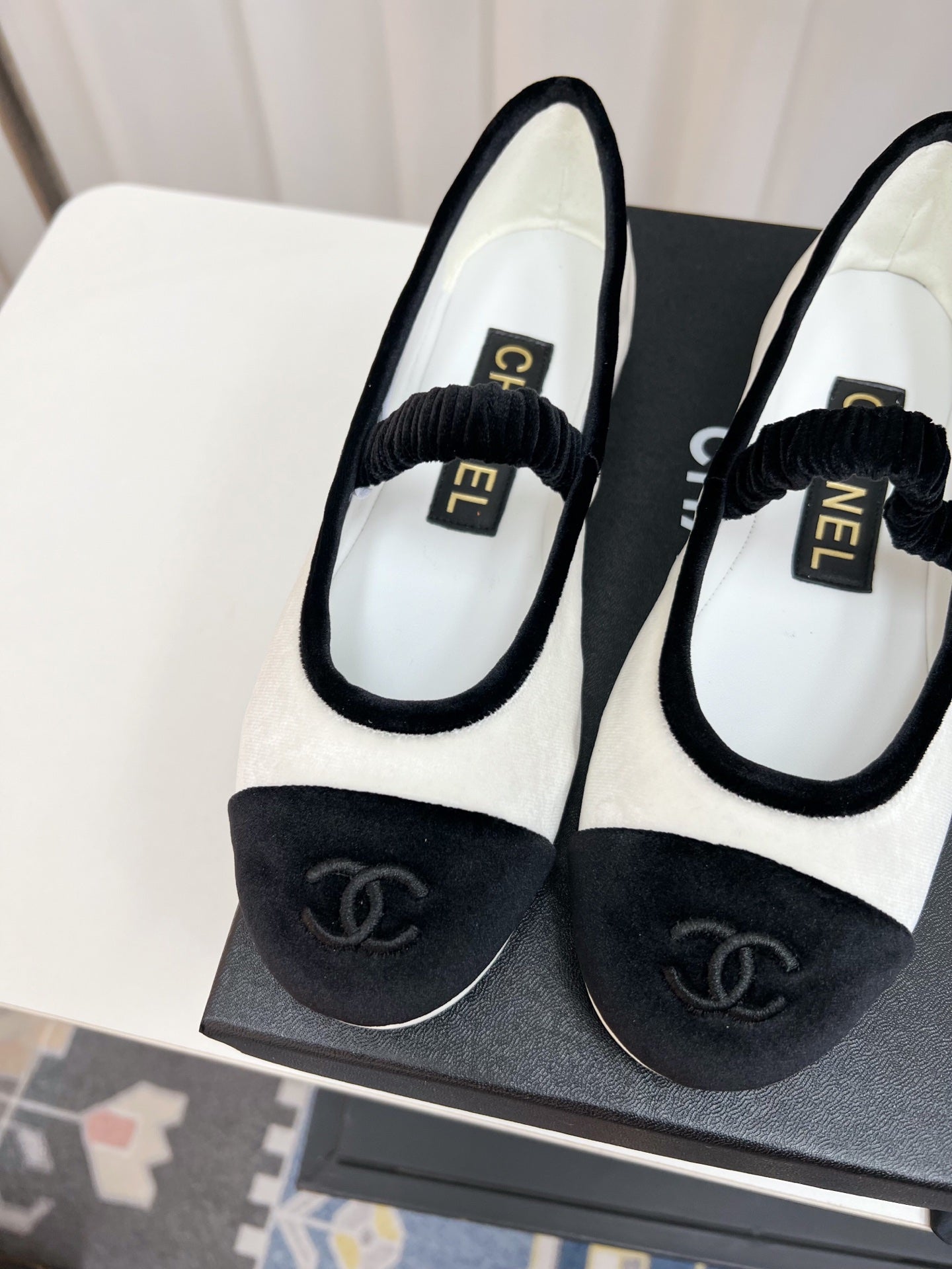 CC MARY JANE FLAT IN WHITE AND BLACK VELVET - 35