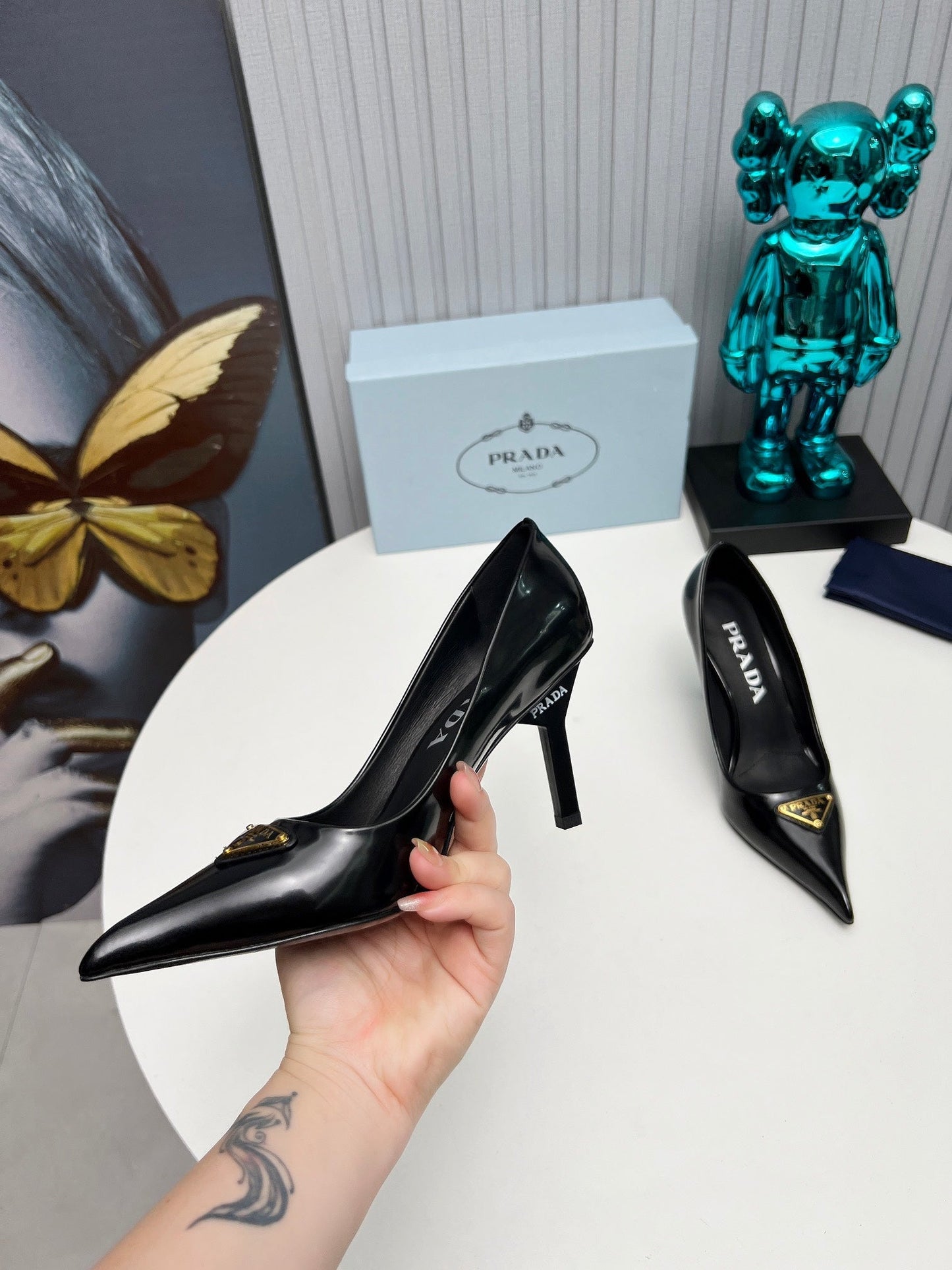 HIGH-HEEL PUMPS IN BLACK CALFSKIN - 34