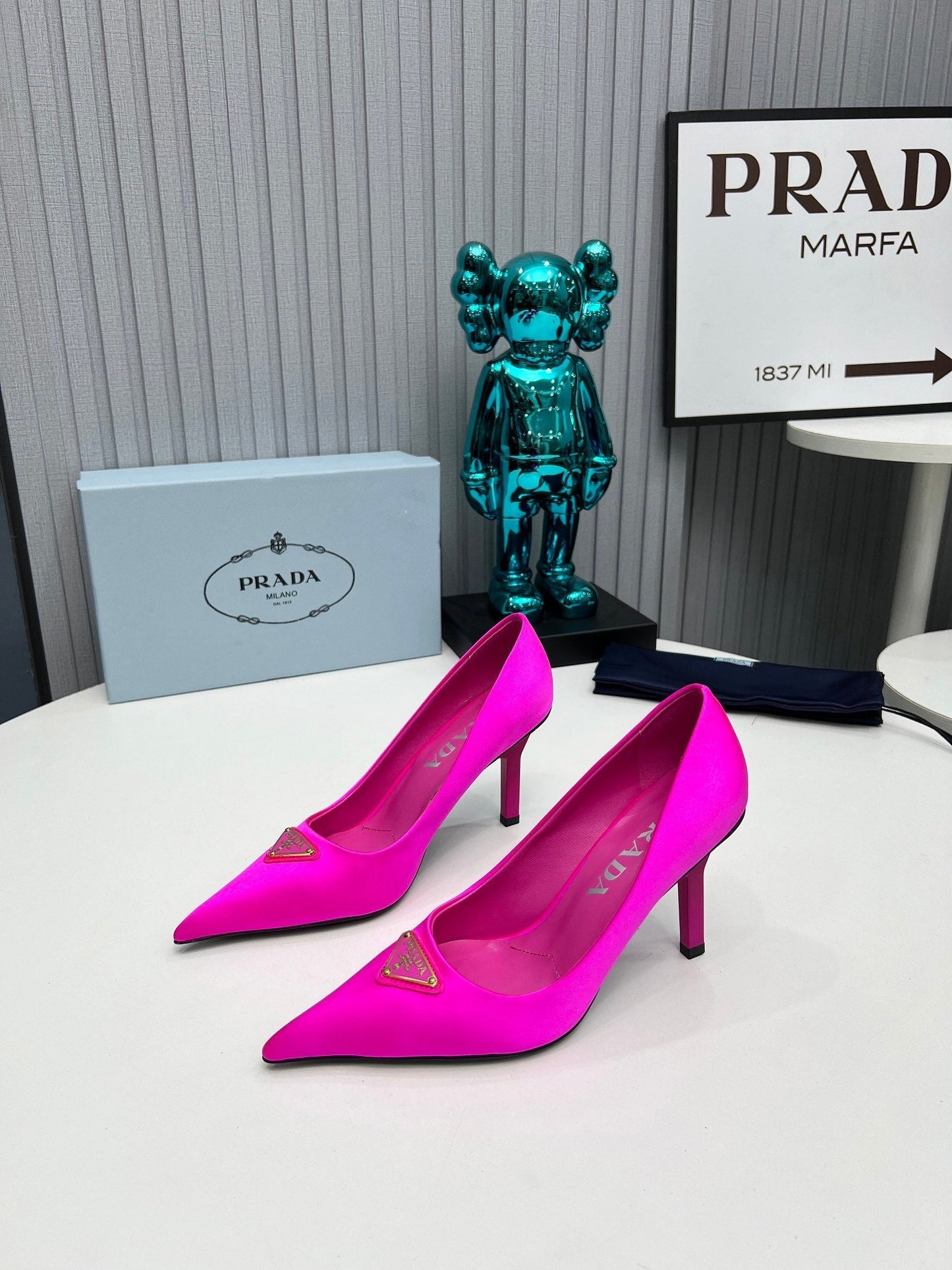 HIGH-HEEL PUMPS IN HOT PINK SATIN - 34