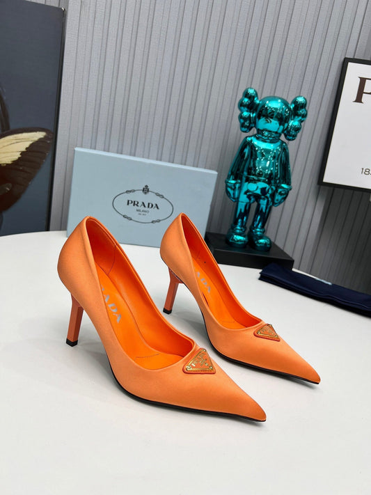 АТЛАСНІ ТУФЛІ-ЧОВНИКИ НА ВИСОКИХ ПІДБОРАХ, КОЛЬОРУ PUMPSKIN ORANGE - 34