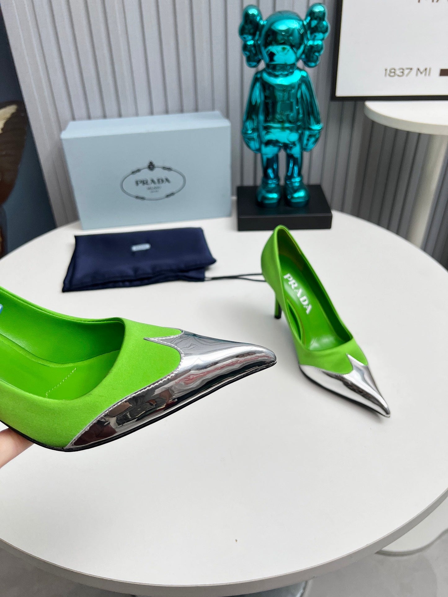 HIGH POINTED-TOE PUMPS IN LIME GREEN MIX SILVER SATIN - 35