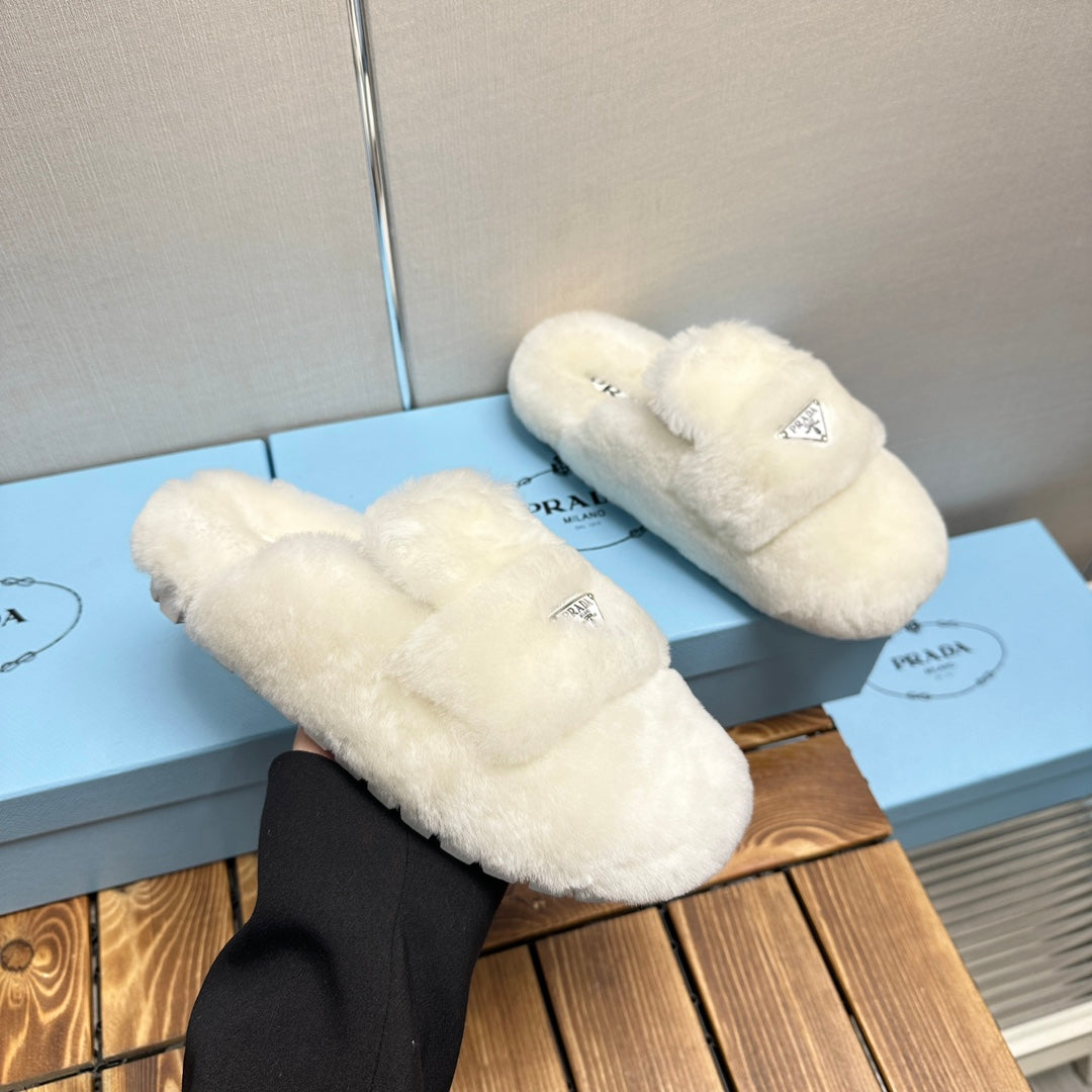 FLAT MULES IN WHITE RABBIT FUR - 35