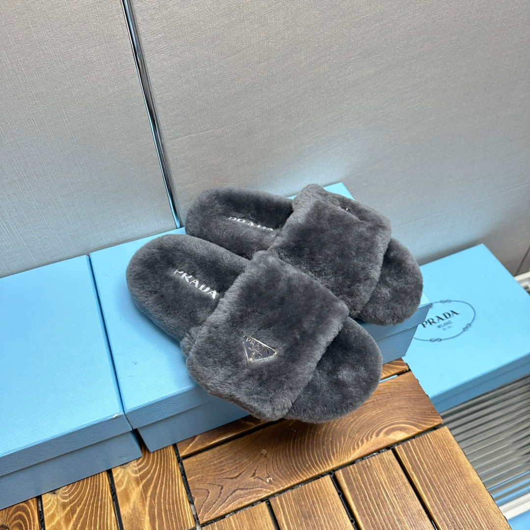 THICK-SOLED FUR SLIDES GRAY WITH TRIANGLE LOGO - 35