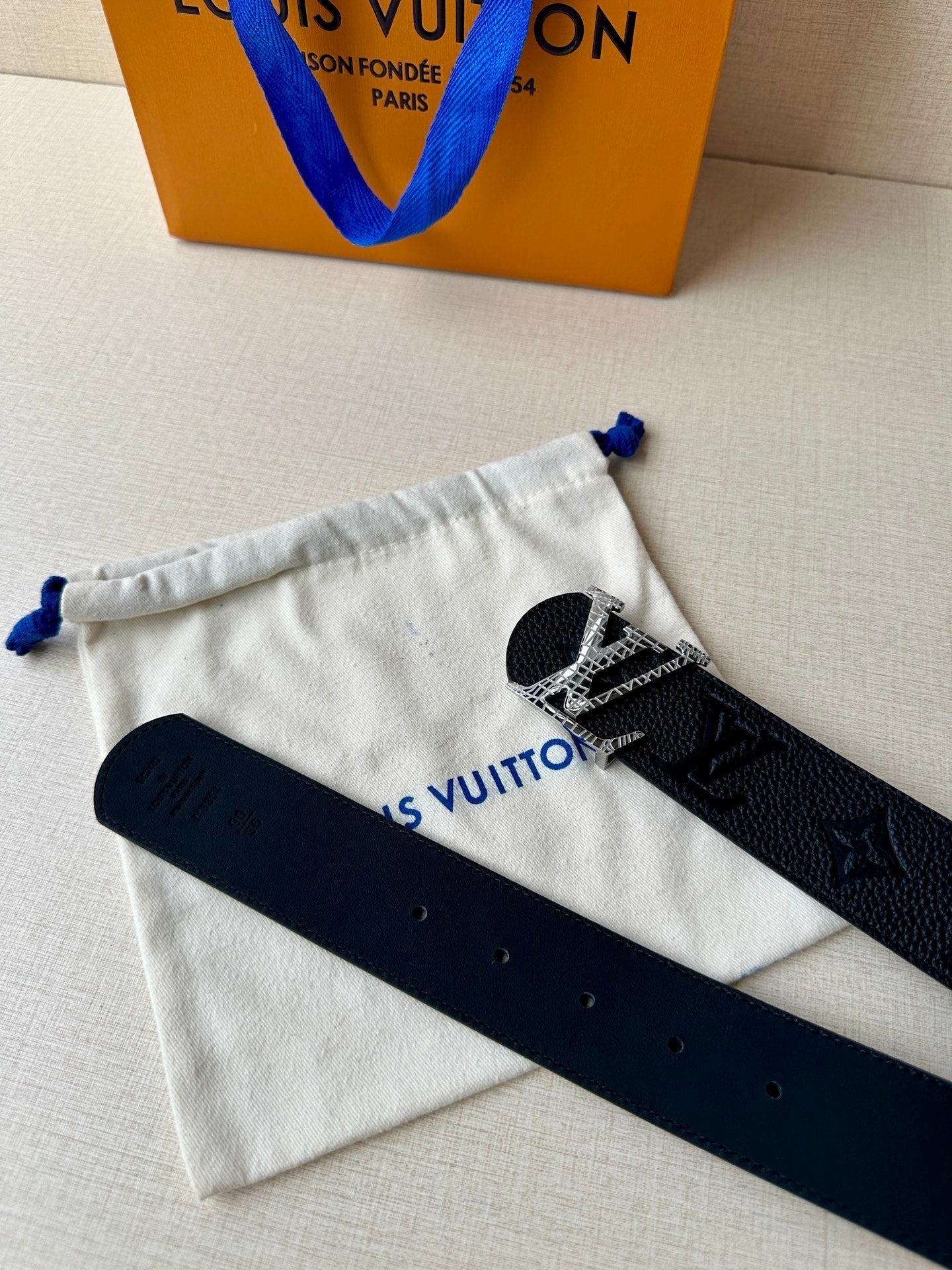 LV 25S BELT 40 MM IN BLACK CALFSKIN WITH SILVER HARDWARE 593265 - 26-28