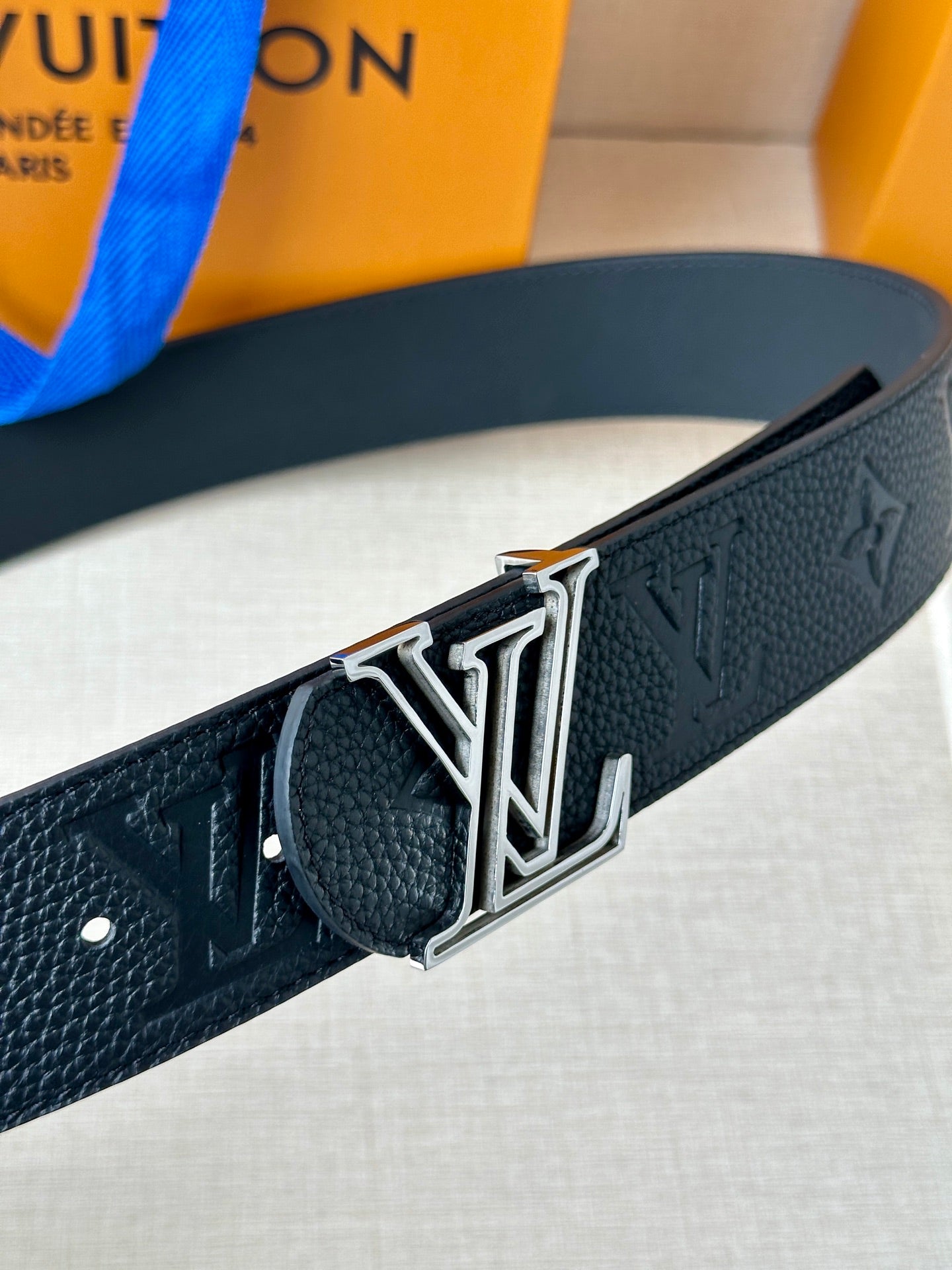 LV 25S BELT 40 MM IN BLACK CALFSKIN WITH SILVER HARDWARE 593266 - 26-28