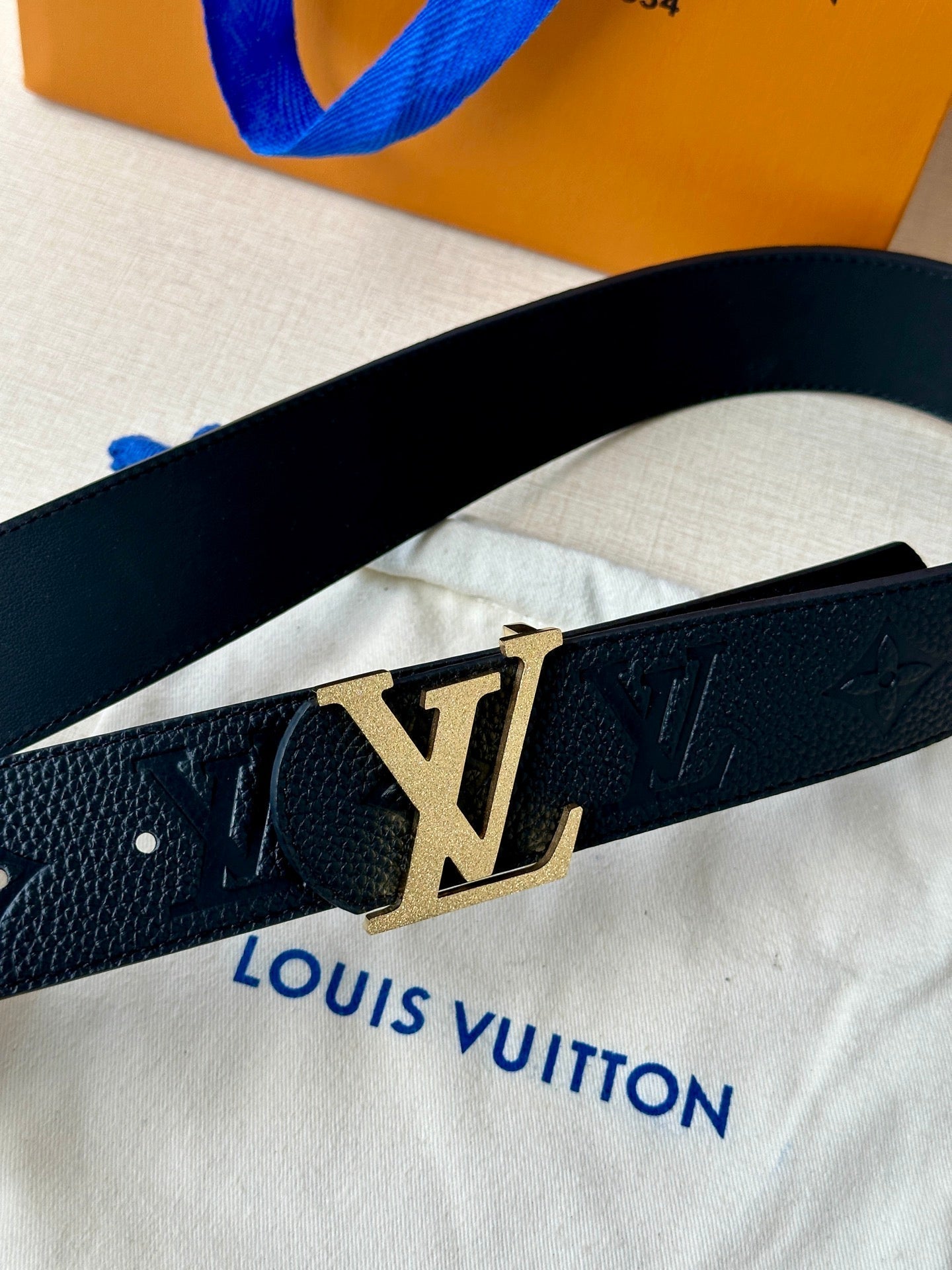 LV 25S BELT 40 MM IN BLACK CALFSKIN WITH GOLD HARDWARE 593267 - 26-28