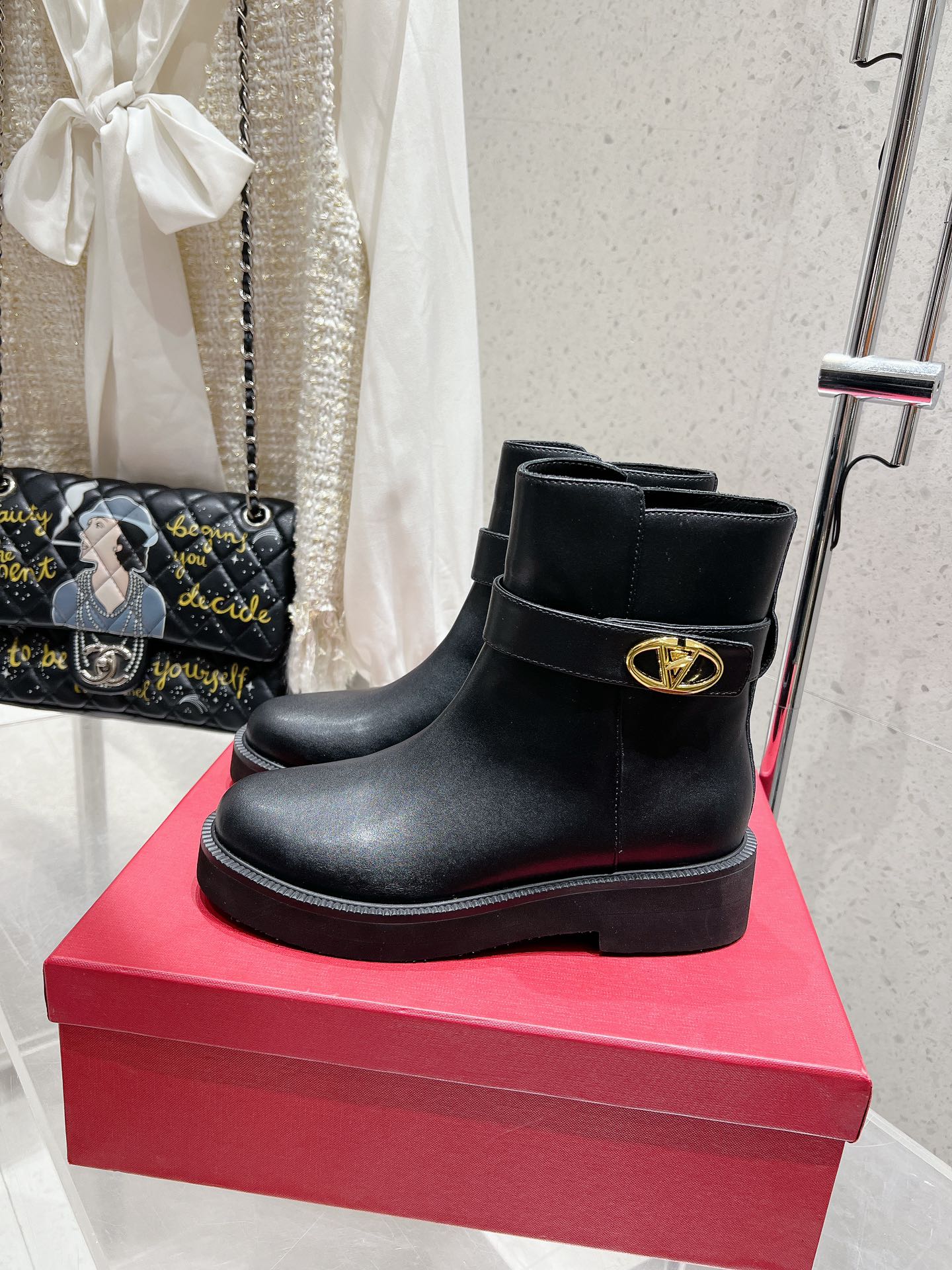 VLOGO SIGNATURE BLACK CALFSKIN ANKLE BOOT 30MM - 35
