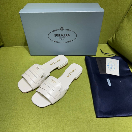 ШЛЬОПАНЦІ PRADA 25S З БІЛОЇ ТЕЛЯЧОЇ ШКІРИ - 35