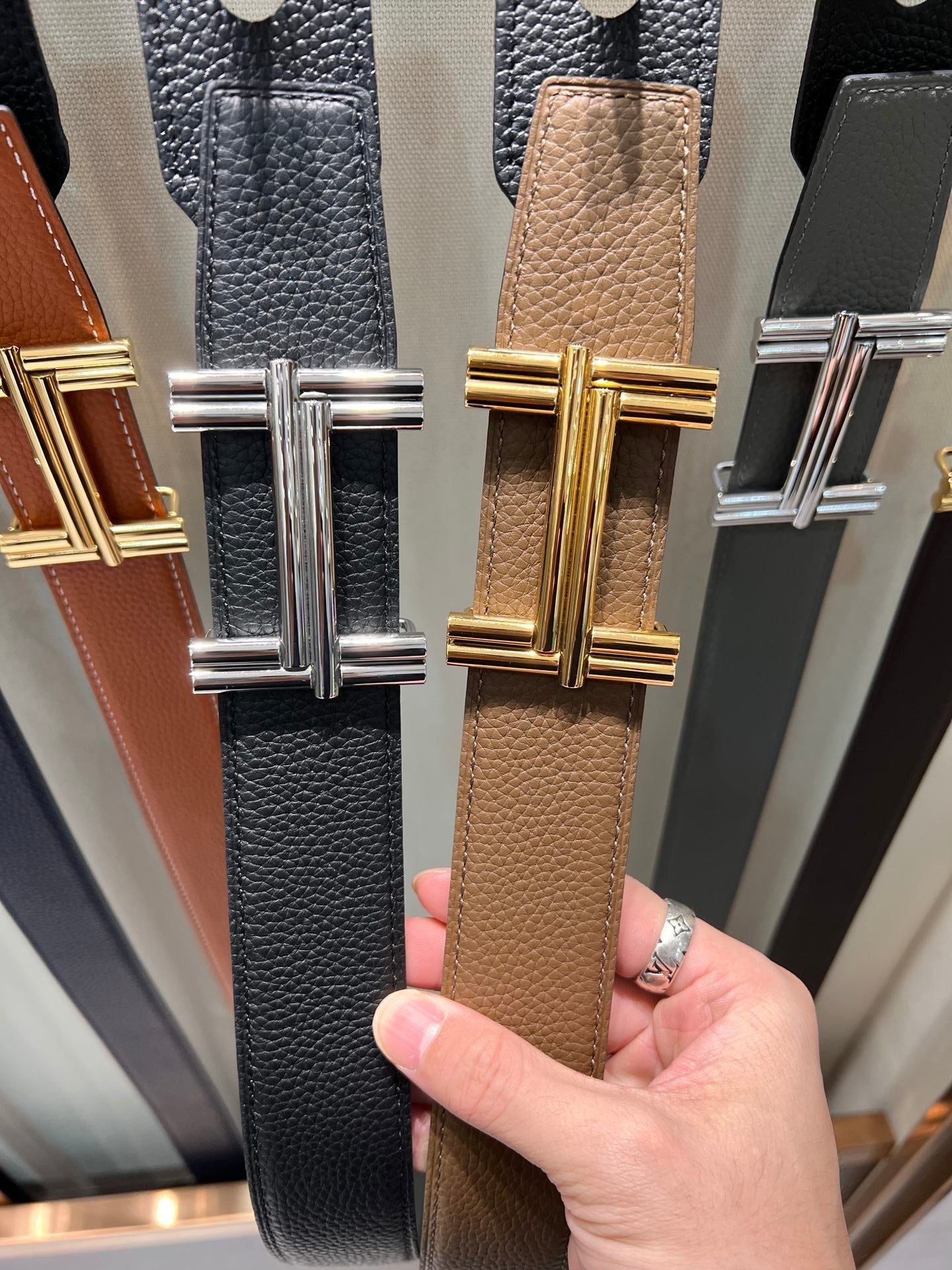 HM TRAVERSE BELT BUCKLE & REVERSIBLE COFFEE BROWN AND BLACK LEATHER STRAP 38 MM GOLD HARDWARE - 30