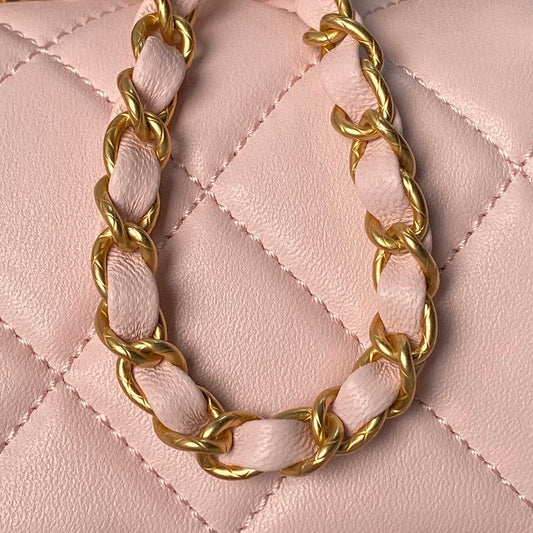 CHANEL 25S СУМКА-ФЛЕП 21 СМ ЗІ СВІТЛО-РОЖЕВОЇ ШКІРИ ЯГНЯТИ З ВЕРХНЬОЮ РУЧКОЮ