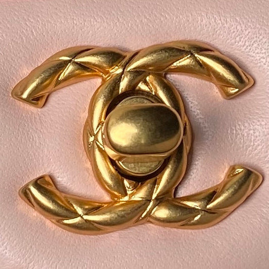 СУМКА CHANEL 25S FLAP BAG 18 СМ ЗІ СВІТЛО-РОЖЕВОЇ ОВЧИНИ З ВЕРХНЬОЮ РУЧКОЮ