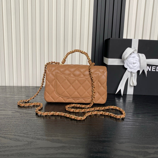 CHANEL 25S СУМКА-ФЛЕТ 19 З КАРАМЕЛЬНОЇ ТЕЛЯЧОЇ ШКІРИ ЗІ ЗОЛОТОЮ ФУРНІТУРОЮ