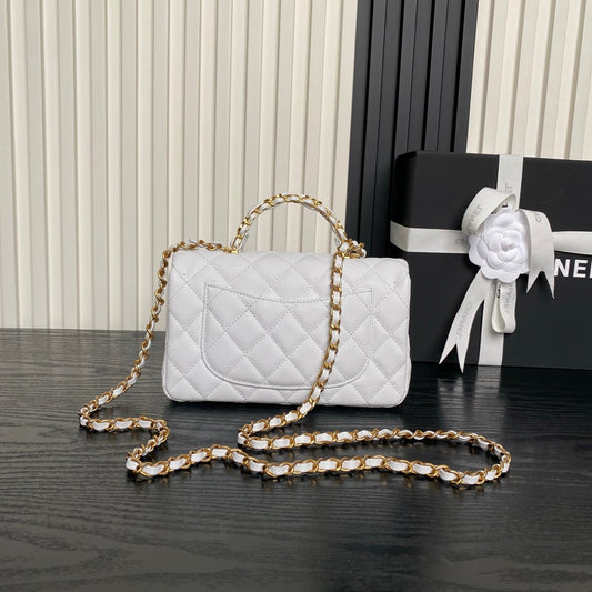 СУМКА CHANEL 25S FLAP BAG 19 З БІЛОЇ ТЕЛЯЧОЇ ШКІРИ ІЗ ЗОЛОТОЮ ФУРНІТУРОЮ