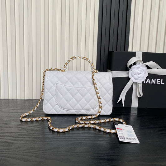 CHANEL 25S СУМКА FLAP BAG 22 З БІЛОЇ ТЕЛЯЧОЇ ШКІРИ ІЗ ЗОЛОТОЮ ФУРНІТУРОЮ