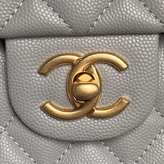CHANEL 25S СУМКА-ФЛЕП 22 СМ З СІРОЇ ЗЕРНИСТОЇ ШКІРИ З ФУРНІТУРОЮ ЗІ ЗОЛОТА