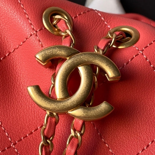 СУМКА-ХОБО CHANEL 25S 32 З КОРАЛОВО-ЧЕРВОНОЇ ШКІРИ ЯГНЯТИ