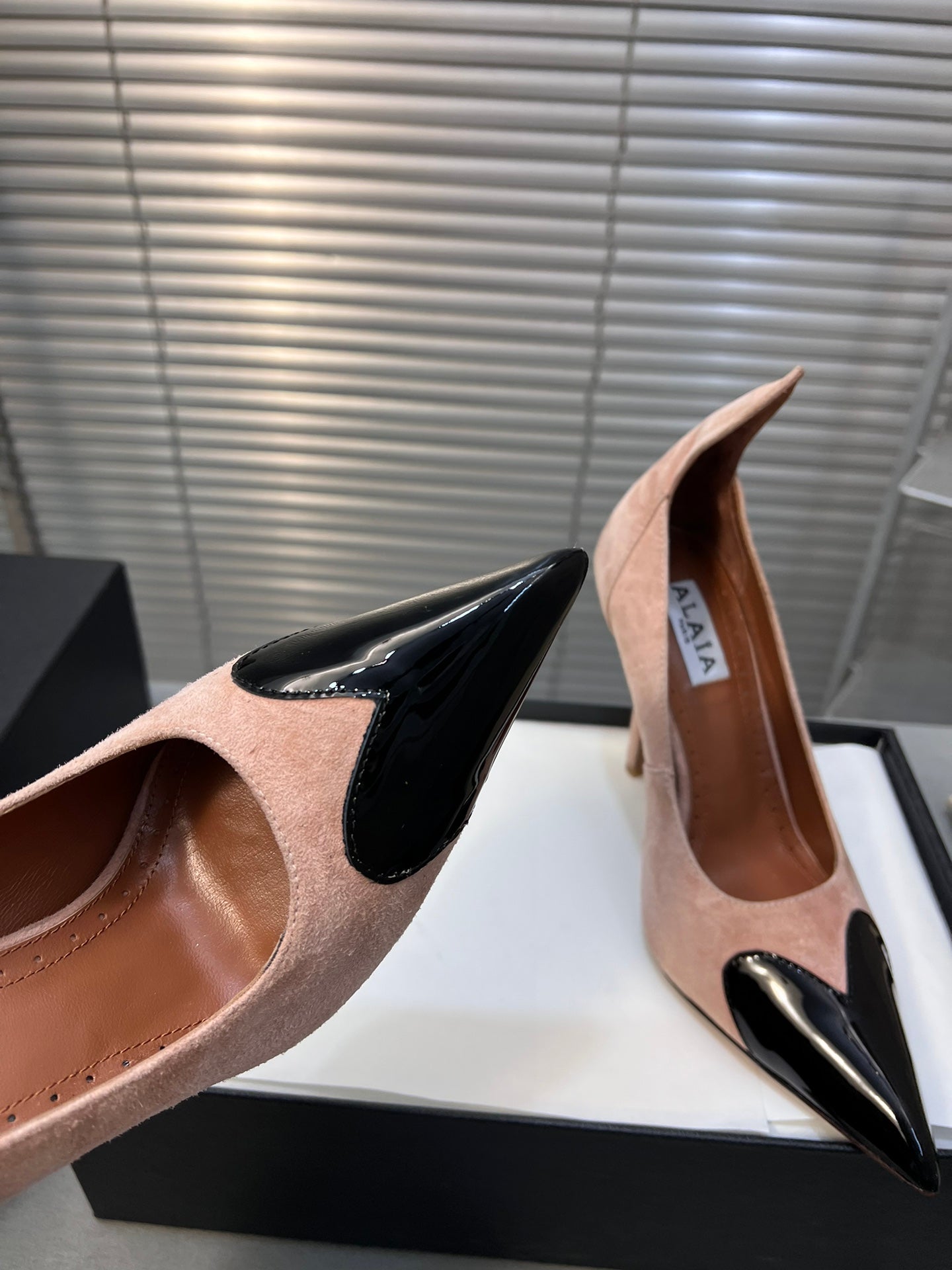 ALAIA HIGH PUMPS 10CM IN ALMOND BEIGE SUEDE MIX BLACK CALFSKIN - 35