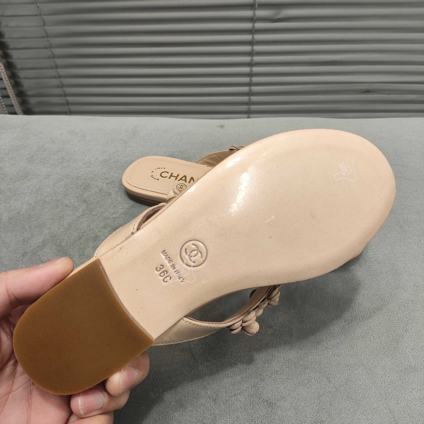 THONG SLIPPERS CAMELLIA IN BEIGE CALFSKIN - 35