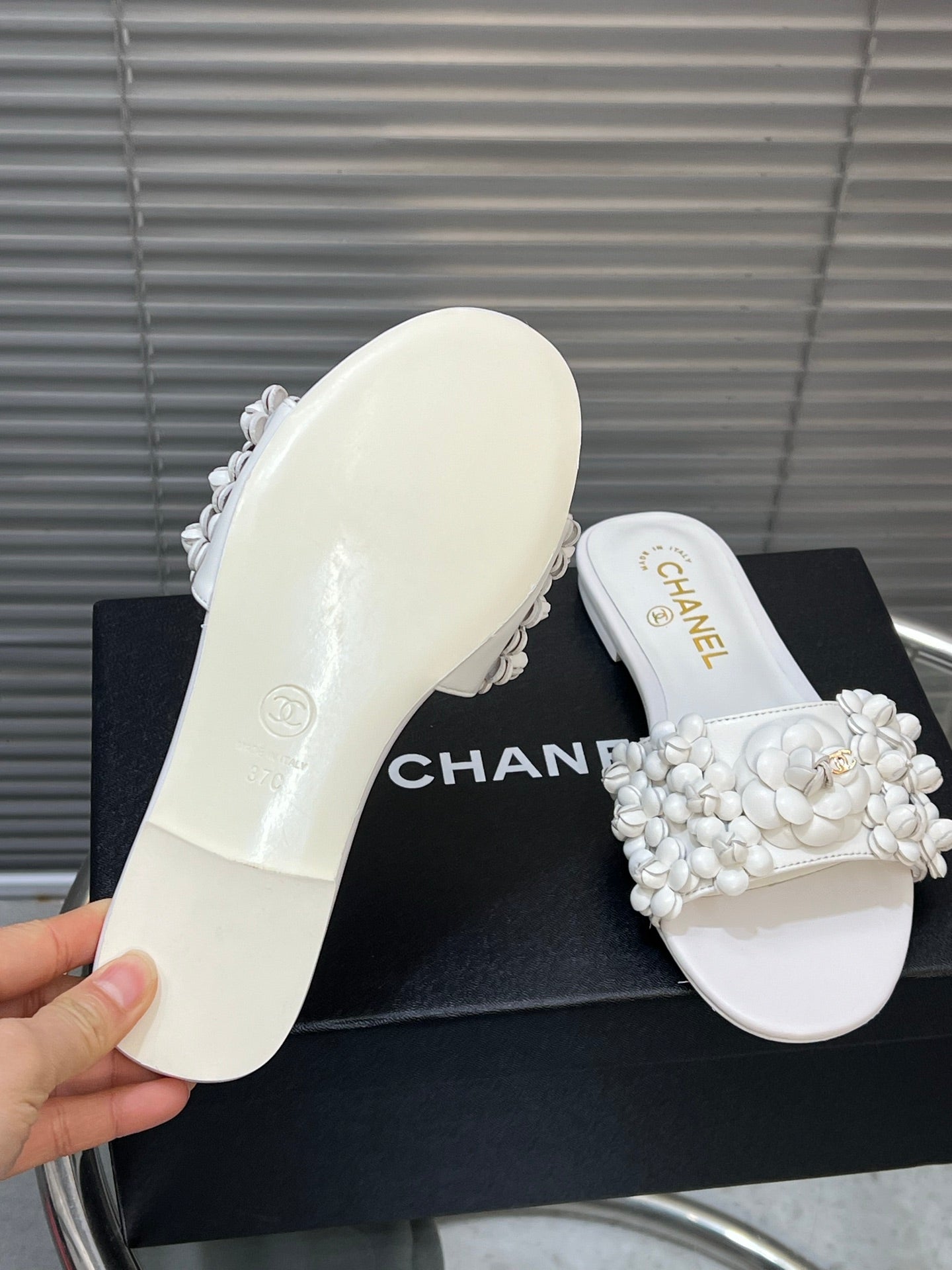 SLIPPERS CAMELLIA IN WHITE CALFSKIN - 35