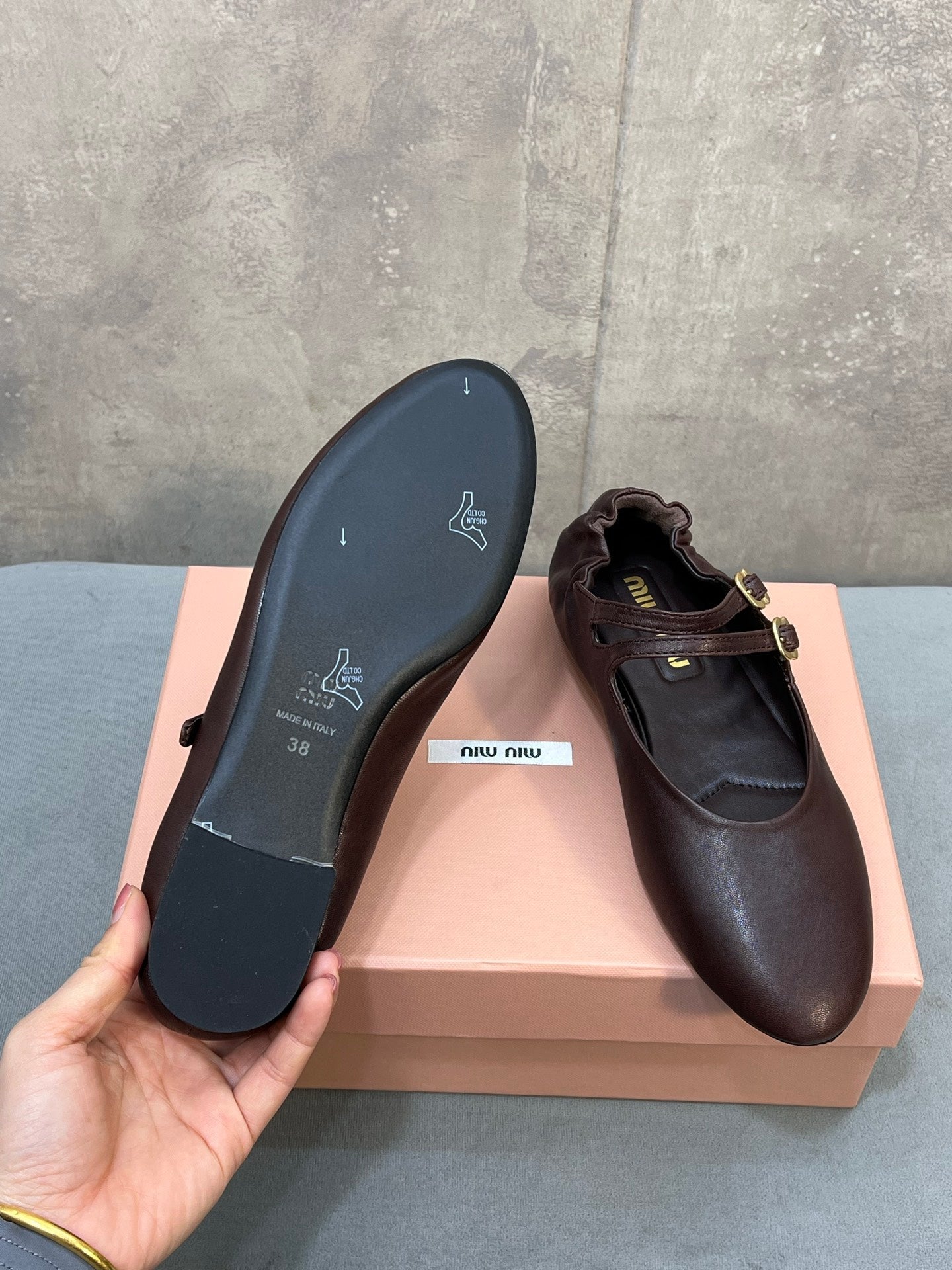 MIUMIU 26S БАЛЕТКИ МЕРІ ДЖЕЙН З ПОДВІЙНИМ РЕМІНЦЕМ З ТЕМНО-КОРИЧНЕВОЇ ОВЕЧОЇ ШКІРИ