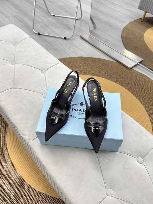 PRADA 25S ТУФЛІ З РЕМІНЦЕМ ЗЗАДУ НА ВИСОКИХ ПІДБОРАХ З ЛОГОТИПОМ У ВИГЛЯДІ ТРИКУТНИКА З ЧОРНОЇ СІТЧАСТОЇ ТКАНИНИ - 35